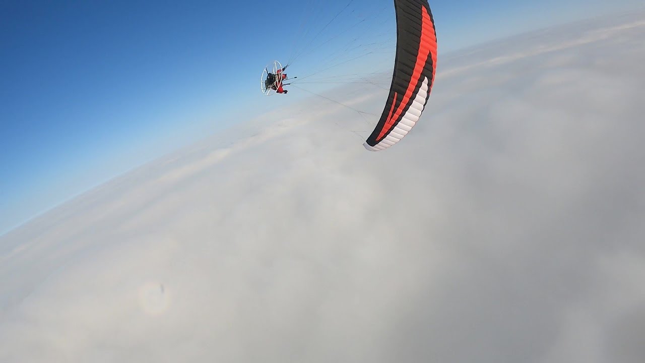 08 listopada 2025 Paramotor nad chmurami
