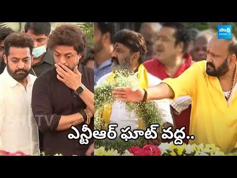 Jr NTR and Balakrishna Pays Tribute to NTR | NTR 101 Jayanthi | Balayya |@SakshiTV - SAKSHITV