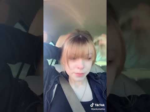 حبيبها خانها وجابلها شيكولاته ومنهاره ولسه بتحبه