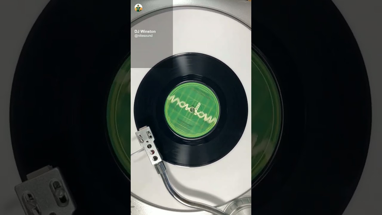 Elvis Costello - Oliver's Army (1979)