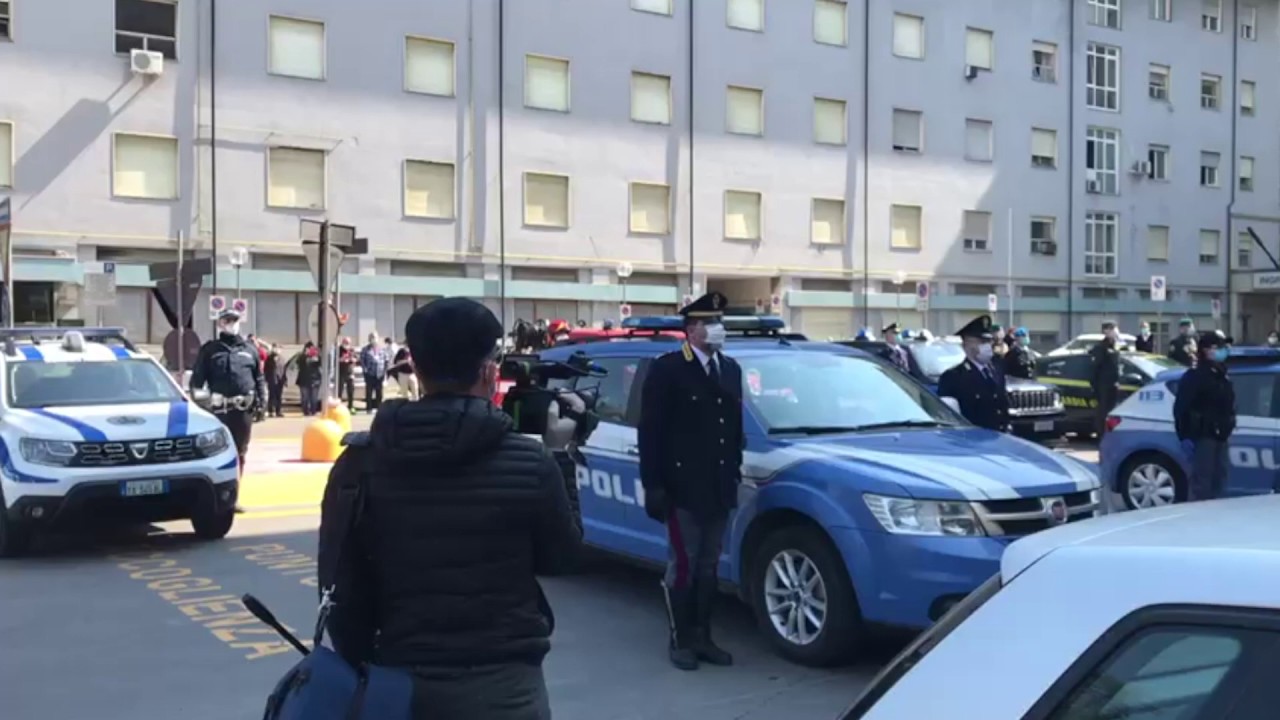 Il saluto delle Forze dell'Ordine ai Sanitari