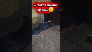 À 60 ans, ce SDF dort par terre.. 😢