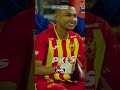 Pakai Topeng, Faisal Halim yang Disiram Air Keras Kembali Hadir di Lapangan