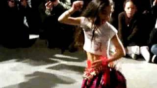 Danses Folkloriques Gitanes À Montreuil.