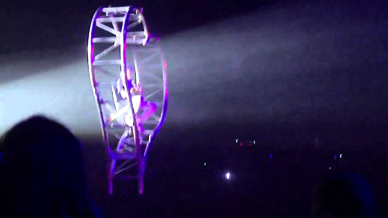 2011-03-30 Justin Bieber - Never Let You Go (Sportpaleis Antwerp Belgium)