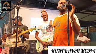 FAN SURPRISED MBUTU KWAYO WITH A BRAND NEW GUITAR 🎸 LIVE AT JIWEKE TAVERN KAMBA LIVE CONCERT 