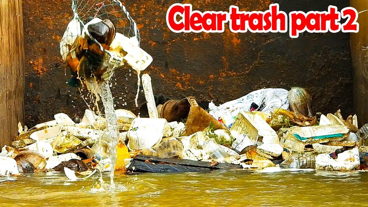 Clear Garbage On Water Gate Unclogging Trash On Water Gate Garbage