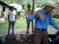 Anciano baila como un joven