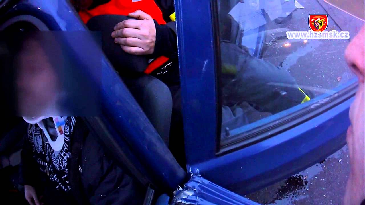 14.12.2013 Dopravní nehoda - vyproštění osob, Ostrava - Kunčičky