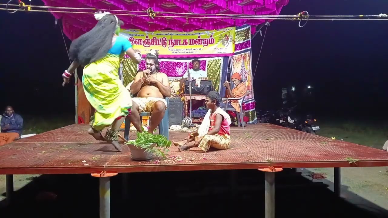 குறத்தி இடம் பபூன்கள் செய்யும் சேட்டை