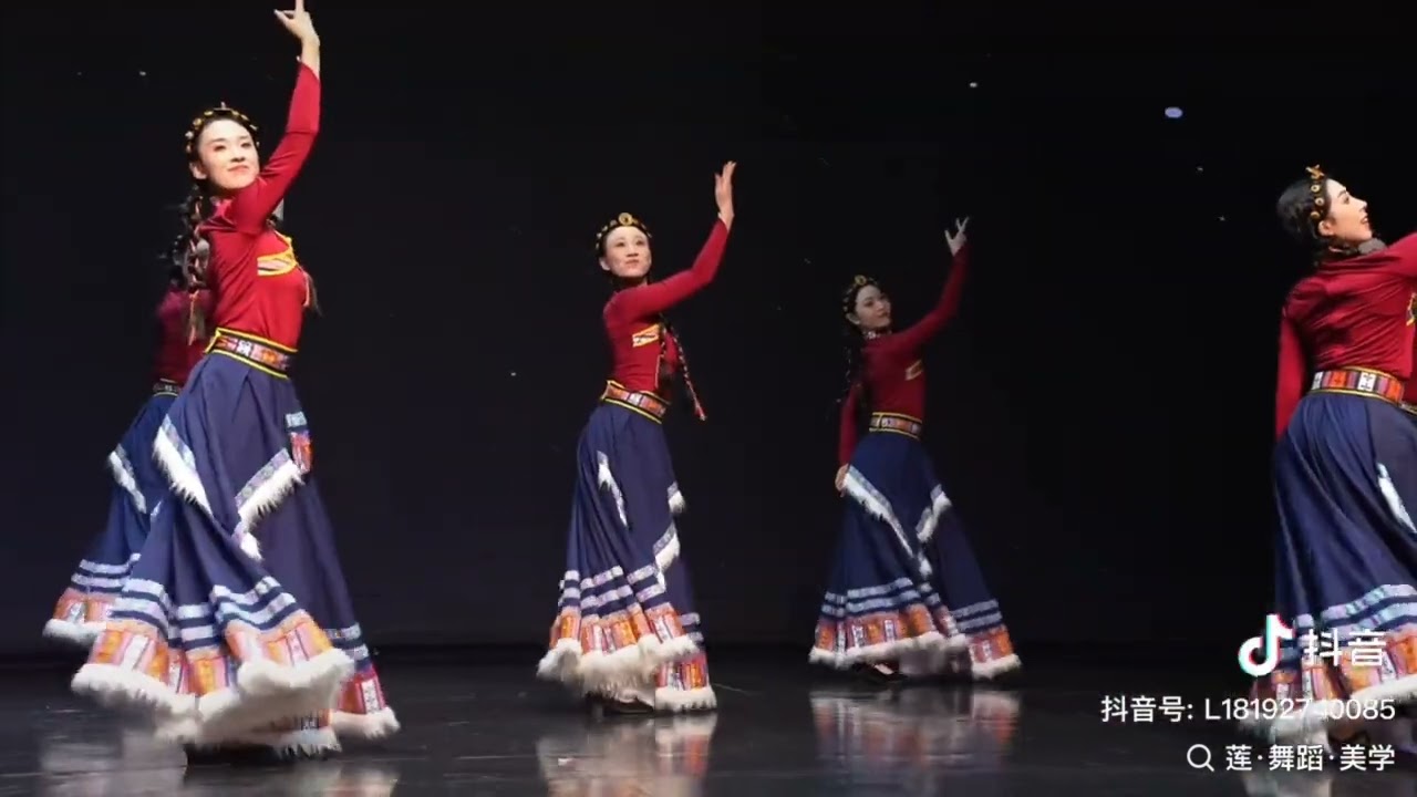 藏族网红舞  雪域卓玛  by 莲舞蹈