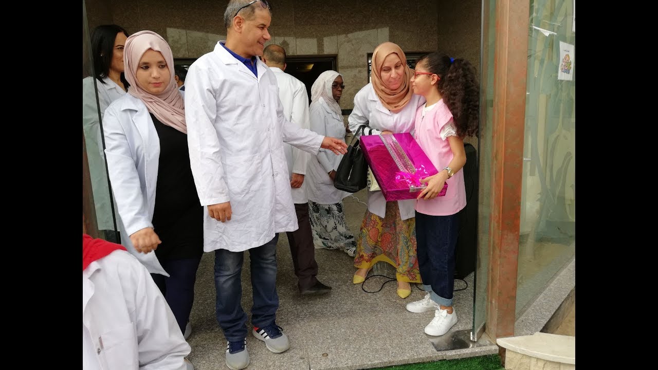 الخميس 10 ماي 2018  المدرسون يكرمون أيقونة  المدرسة   التلميذة النجيبة آية محمد جابر