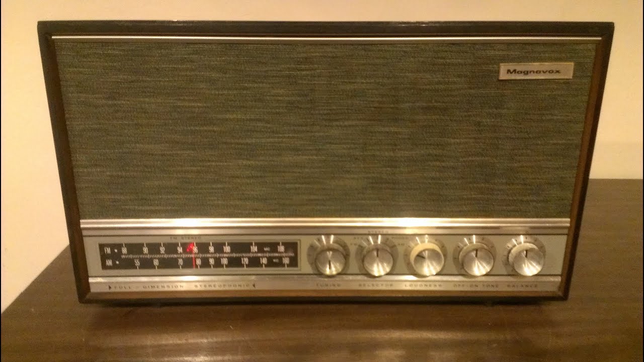 1961 Magnavox FM-28 Ten Tube Radio with stereo in/out Jacks - YouTube