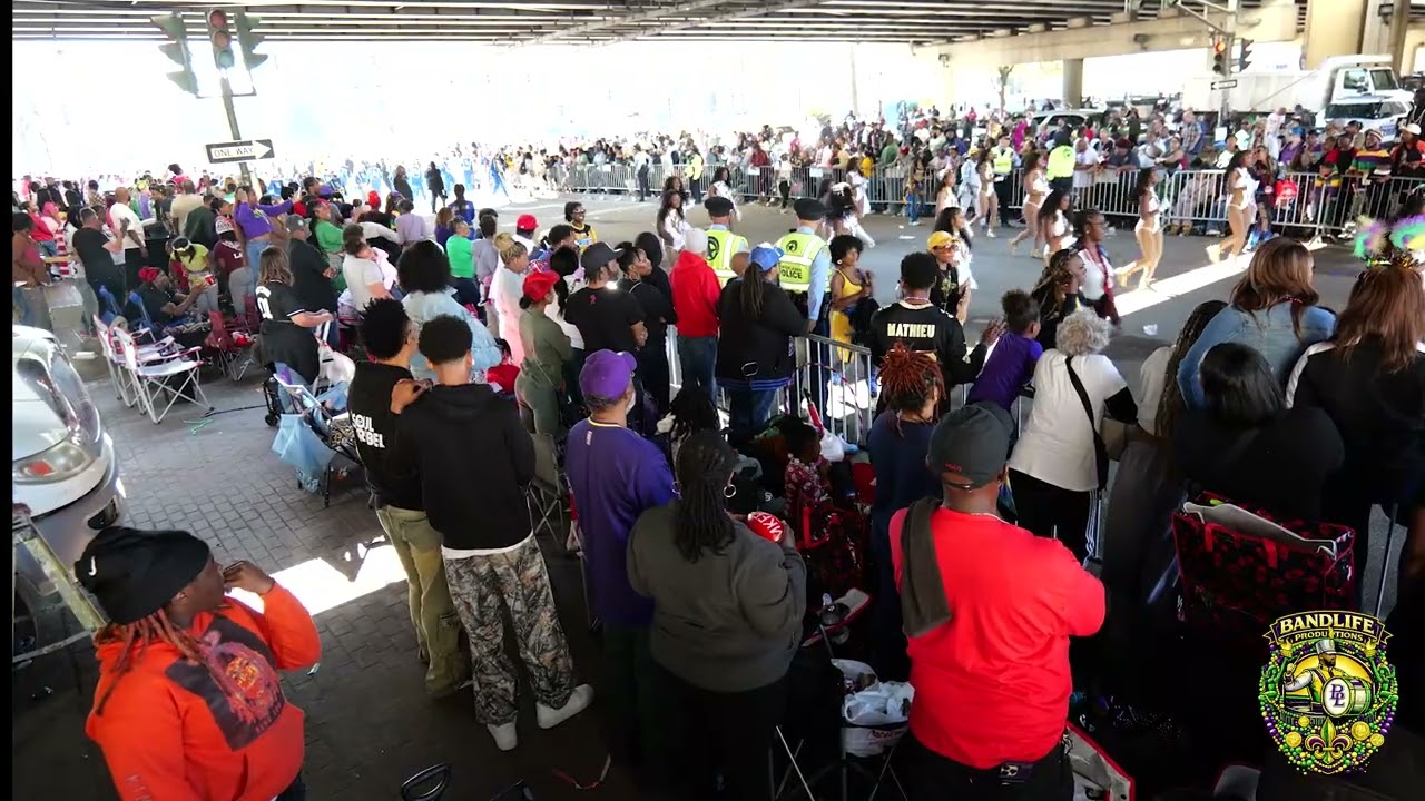 Young Audience Under The Bridge Femme Fatale 2026