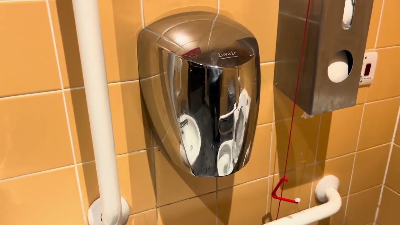 Now Closed - (Lovair Zilver) Geagle ZY-208A at Pizza Hut - Great Yarmouth - ♿️🚼