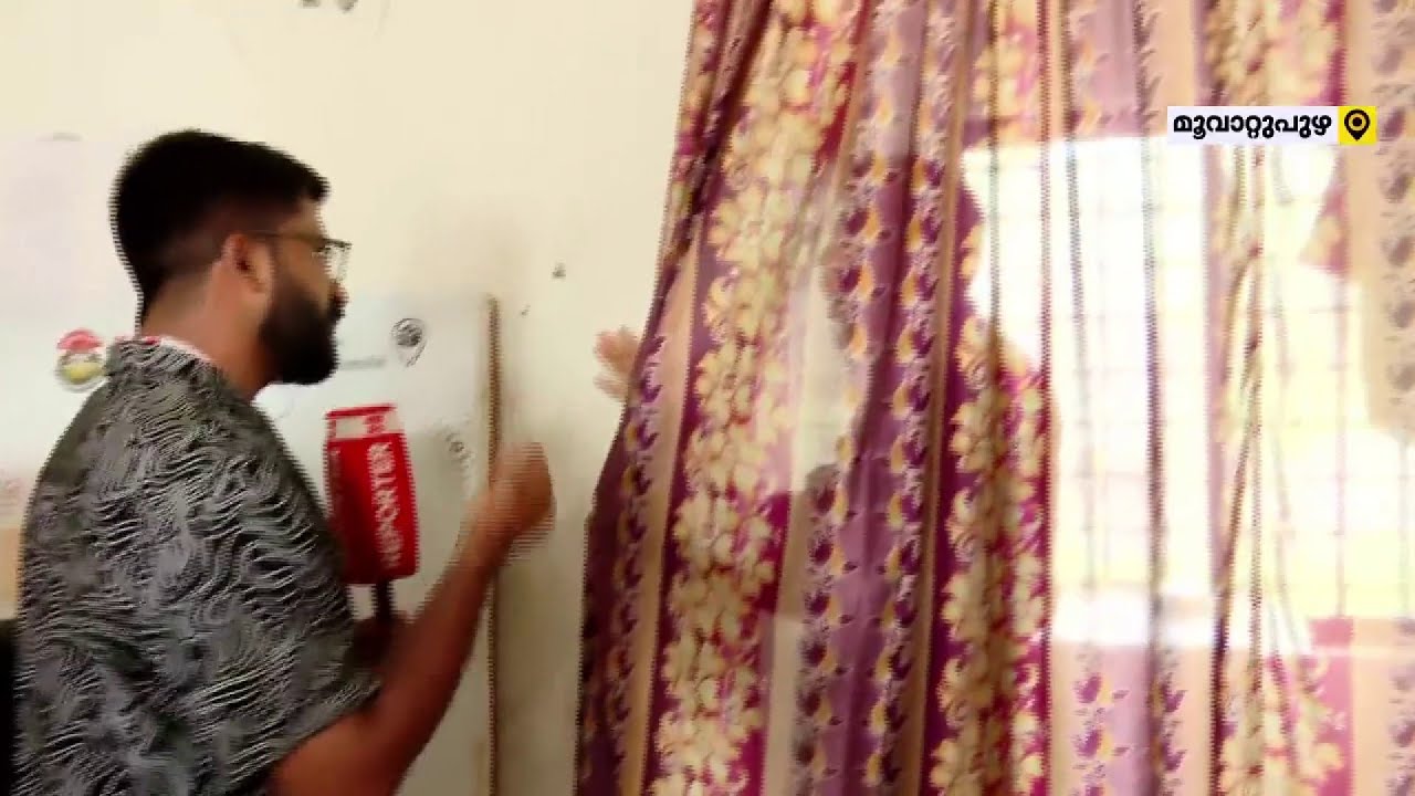 റിപ്പോർട്ടറെ കണ്ട ഉദ്യോഗസ്ഥൻ ഓടി കർട്ടൻ്റെ പിന്നിലൊളിച്ചു; ചോദ്യങ്ങളെ നേരിടാൻ ഭയന്ന് KSRTC