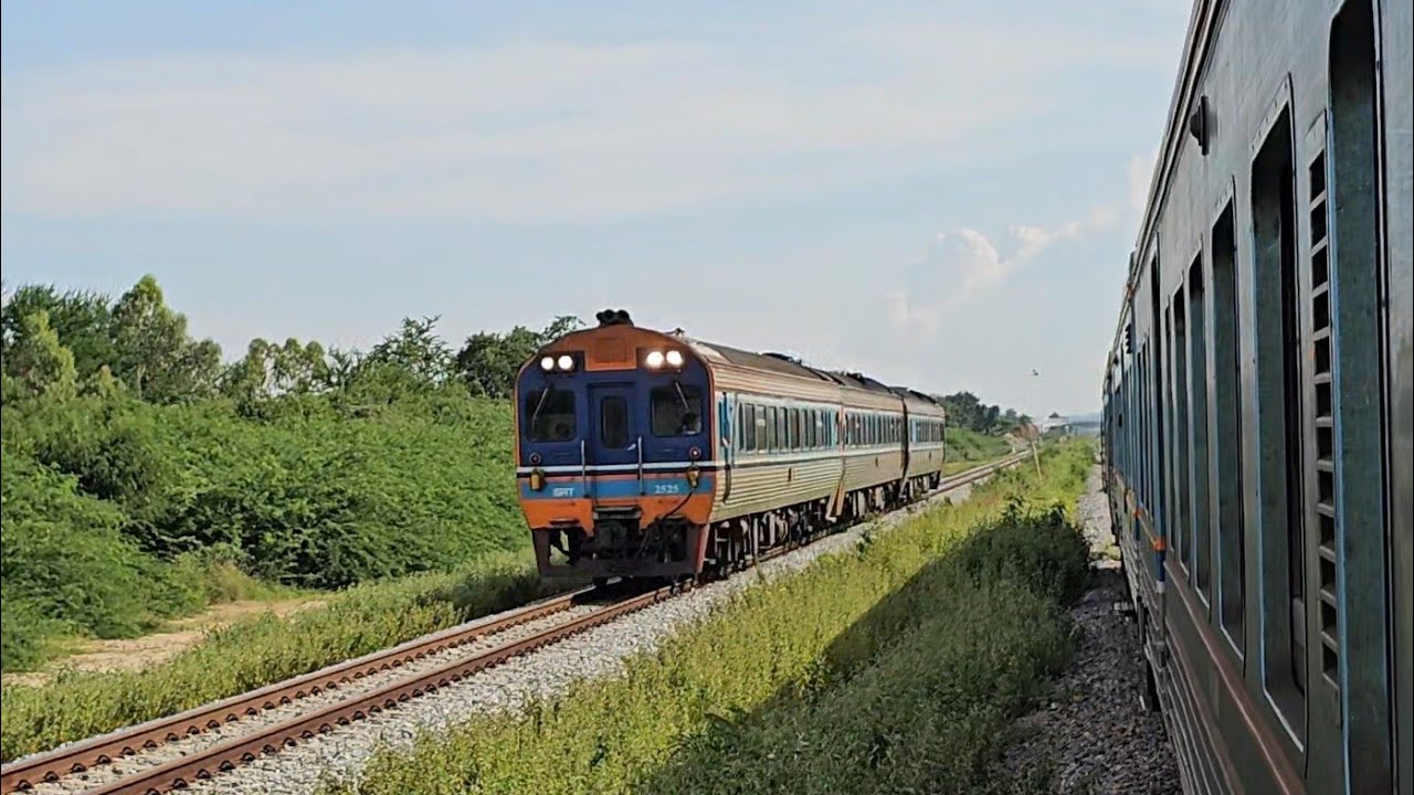 ศึกเจ้าความเร็ว ไม่ยอมแพ้กันง่ายๆ ดีเซลรางธรรมดา 262 กับด่วนพิเศษ 40 ไล่แซงกันที่ชะอำ 