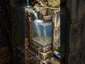 Una captación de agua en montaña ayuda a separar sedimentos antes de enviar el agua por tuberías