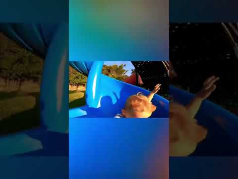 Meu filho se gravou sozinho descendo o escorregador!