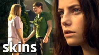 Effy Finds Out About Pandora & Cook | Skins Resimi