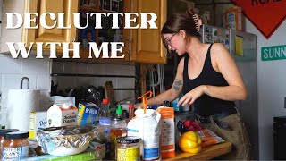 cleaning + decluttering my kitchen || my minimalism journey
this phase of my minimalism journey is a little different because there were certain things I couldnt throw away (as they werent mine), but I am still giving you all the tips you need to do a DEEPLY THOROUGH kitchen declutter! use this as some inspo to freshen up your kitchen and inspire you to get cooking and trying all the recipes youve been talking about for the past few years!
———
SUBSCRIBE TO MY MONTHLY CHECK-IN EMAIL! → https://forms.gle/rfrcSm2S1dPgxhNd6
✨ social media
instagram: https://www.instagram.com/grace.nevitt/
✨ details
background music: https://share.epidemicsound.com/pwkvbg
camera: https://bhpho.to/3pcRP5r
✨ about my channel
Hello my beautiful sunshines! Welcome to this little corner of the internet, where I will be sharing the ups and downs of life and how to attempt to get through it in one piece. I’ll be sharing life advice, minimalism tips, routines, lifestyle vlogs, and anything else I think you would benefit from! Life is messy and unpredictable, and learning how to manage these hurdles is the first step to leading a happier and more intentional life. I just wanted to create a safe space for us to unwind, and allow you to leave here feeling more inspired than when you arrived.
Sending you all my love,
Grace cleaning + decluttering my kitchen || my minimalism journey