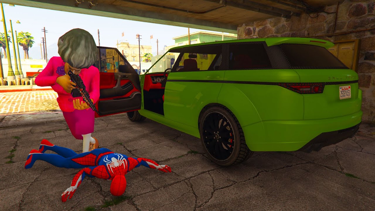 المعلمة الشريرة تسرق سيارة سبايدرمان الخضراء الآن 😱🔥