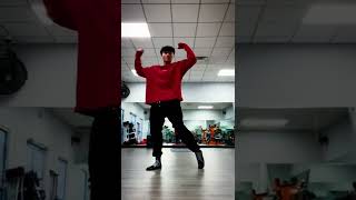 SUPERHERO LANDING POSE