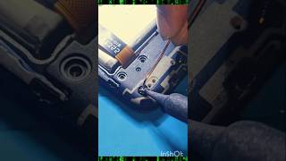 Cómo quitar un tornillo barrido de un celular técnica 2. #pytu #viral2025 #lifehack