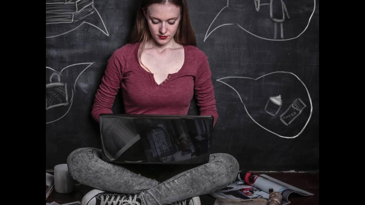 Хладнокровный человек. Отвлечься от работы. Кот палит. Многозадачность женщины. Фейковая новость фото.