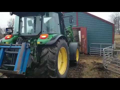 John Deere 5820