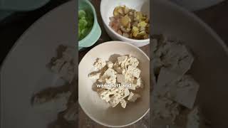 Can Tofu Really Taste Like Egg Salad?
Can Tofu Really Taste Like Egg Salad?
🥔 Egg Salad… but Make It Vegan! 🌱✨
This Almost Egg Salad has all the creamy texture and tangy flavor of the classic — just without the eggs. 🙌
Tofu and potatoes create that perfect bite, while a cashew-mustard dressing ties it all together.
It’s fresh, protein-packed, and perfect on lettuce, toast, or crackers. 💚
And if you want to master easy, plant-based cooking like this, check out the Forks Over Knives Cooking Course! 👩🍳
Full recipe:
https://www.forksoverknives.com/recipes/vegan-salads-sides/vegan-egg-salad/
#ForksOverKnives #PlantBasedRecipes #HealthyLunchIdeas #WFPB #VeganCooking Can Tofu Really Taste Like Egg Salad?