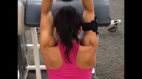 Training triceps with preacher curl machine