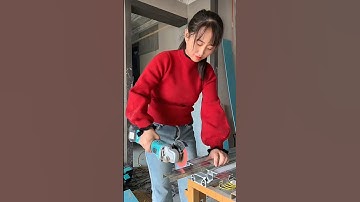 Female Carpenter Installs Ceiling#woodworking #diy #diytools #homerenovation #usashorts