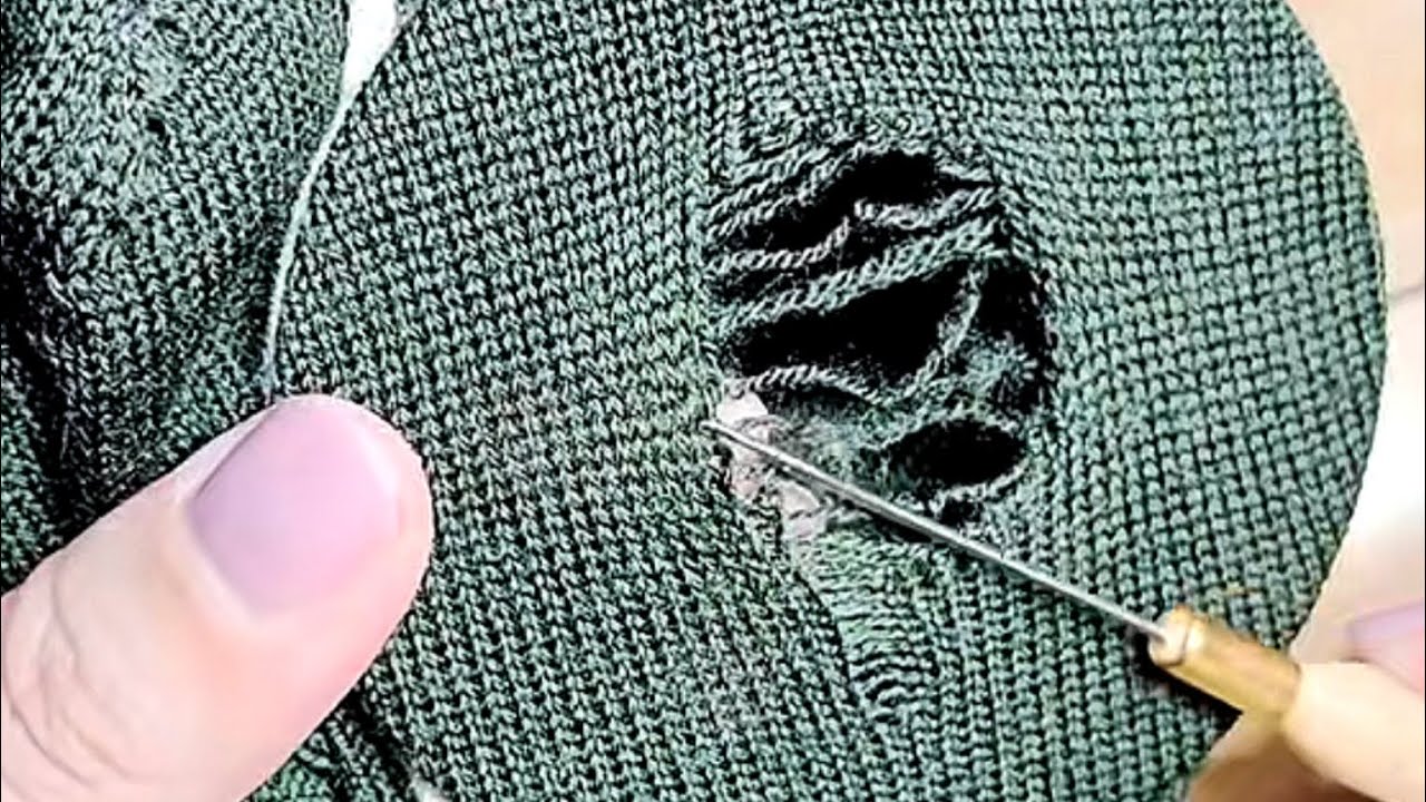 How to Perfectly Repair a Hole in a Knitted Sweater Without Leaving Any ...