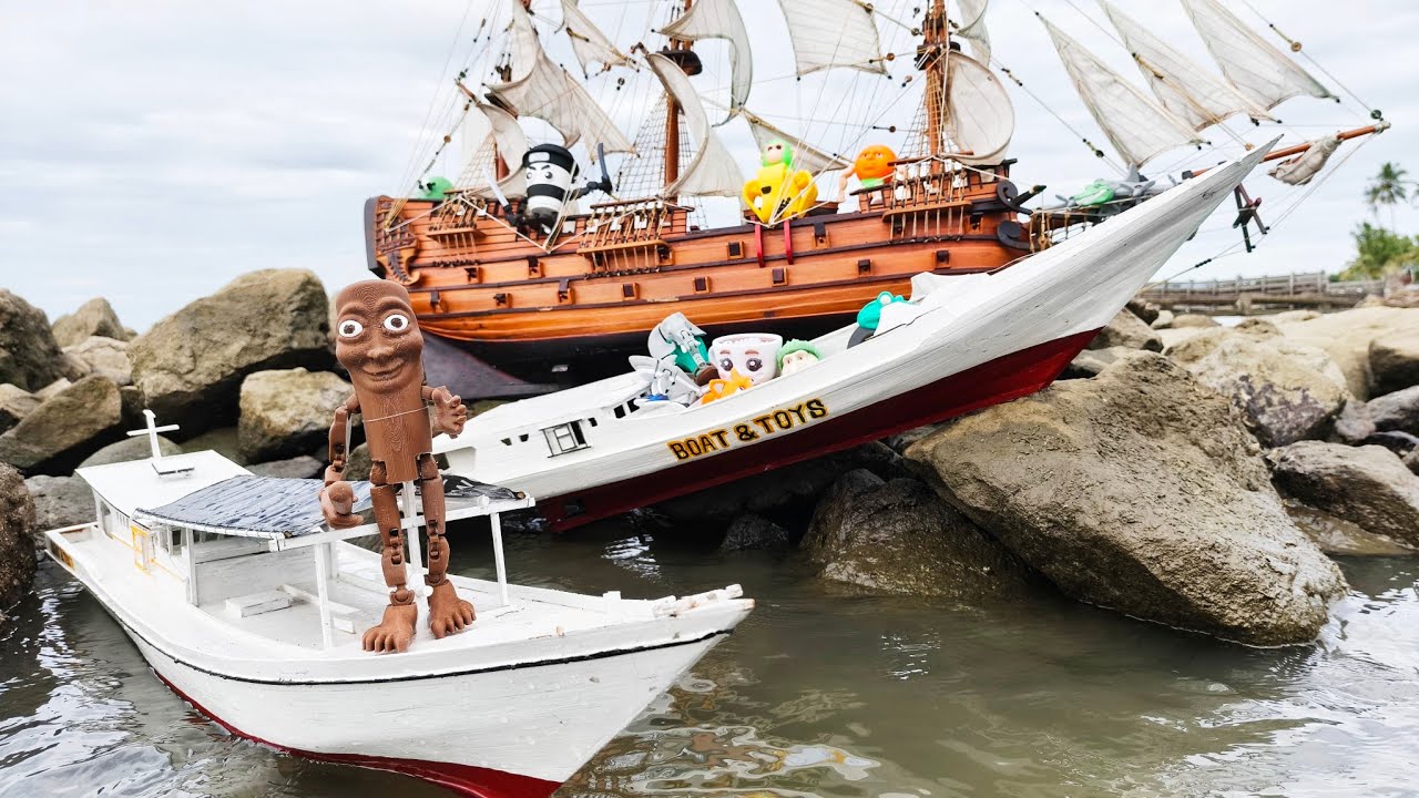 Menemukan Kapal, kapal Laut Italian Brainrot Tung-Tung Sahur disandera kapal bajak laut, boat