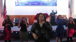 Video thumbnail of "Coro Jehova Shalom - Desciende (Christine D'Clario)"