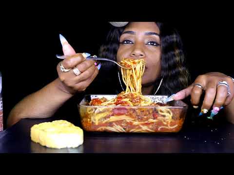 ASMR Spaghetti and Garlic Bread