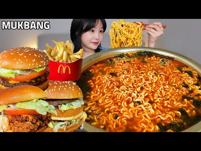 ASMR 🌙새벽 2시 입터졌다 햄버거에 라면 못참지🍜 감튀+밀크쉐이크 먹방 Ramen with hamburger 🍜 French fries milkshake MUKBANG