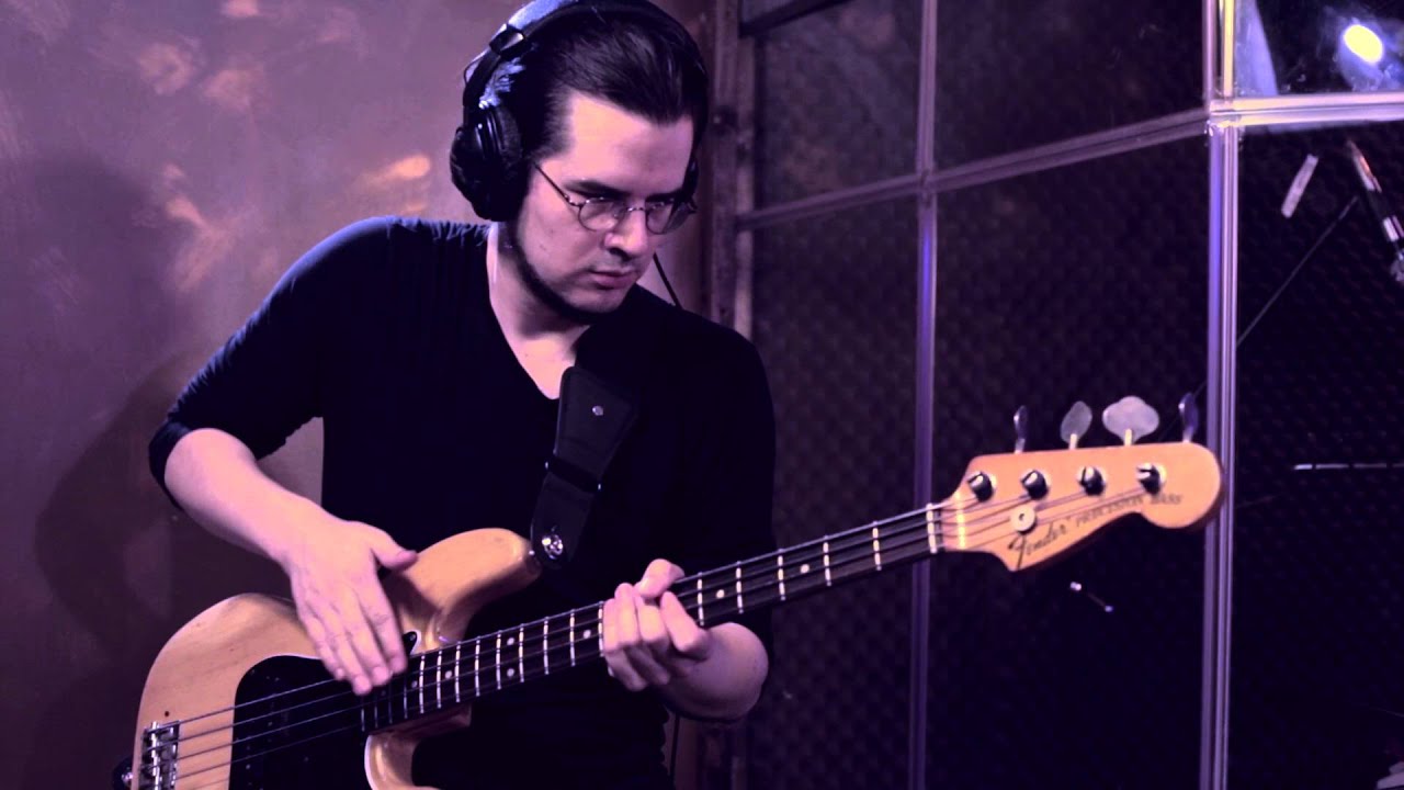 Louis de Mieulle - "Nanobot" (live at the Breeding Ground)