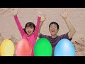 SLIME BAFF with Surprise Eggs hunt น้องใยไหม เล่นหาไข่เซอร์ไพรส์ริมชายหาด| ใยไหมชวนเล่น Zanee Family