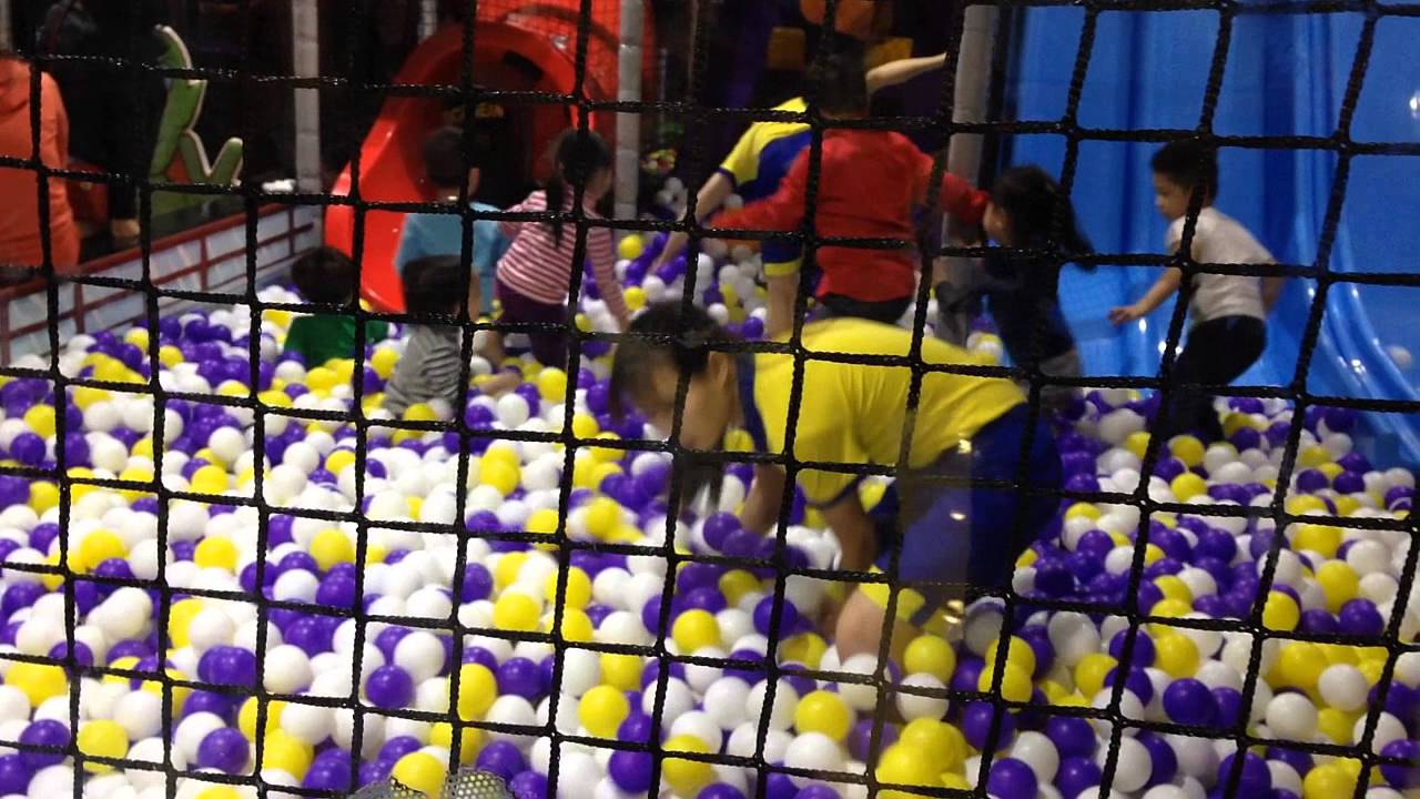 Chơi nhà bóng Amazing Plastic Ball House YouTube