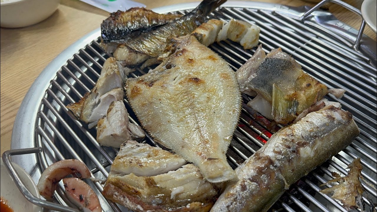 [기자식당] 속초 #갯배선착장 인근 갯배가을동화생선구이 #숯불생선구이 #솥밥 #아바이순대 고등어 학꽁치 열기 가자미 청어 임연수어... 메로구이대박! ##기자식당 #속초맛집