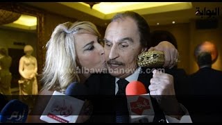 بعد قُبلة مفاجئة من 'إيناس الدغيدي'.. عزت العلايلي: هتودينا ف داهية!!