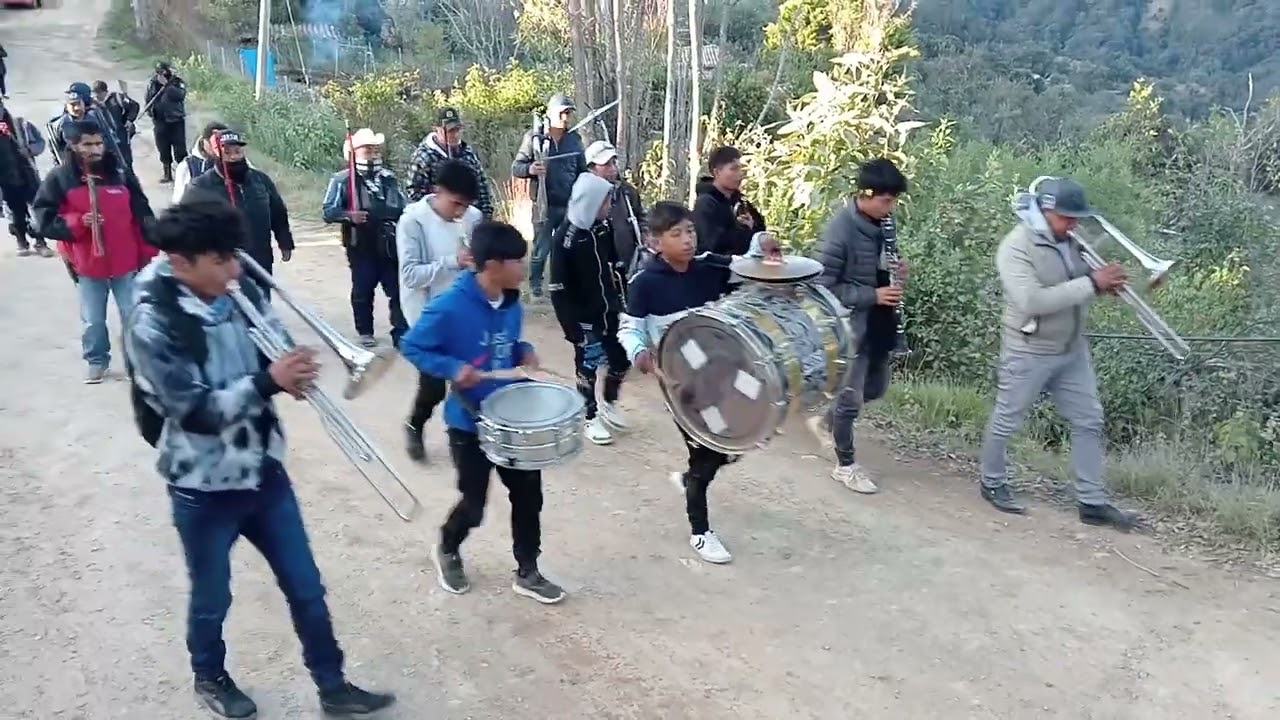 Fiesta patronal Santo Niño Jesús Yucuyí 24/12/23 salida de ofrendas florales.