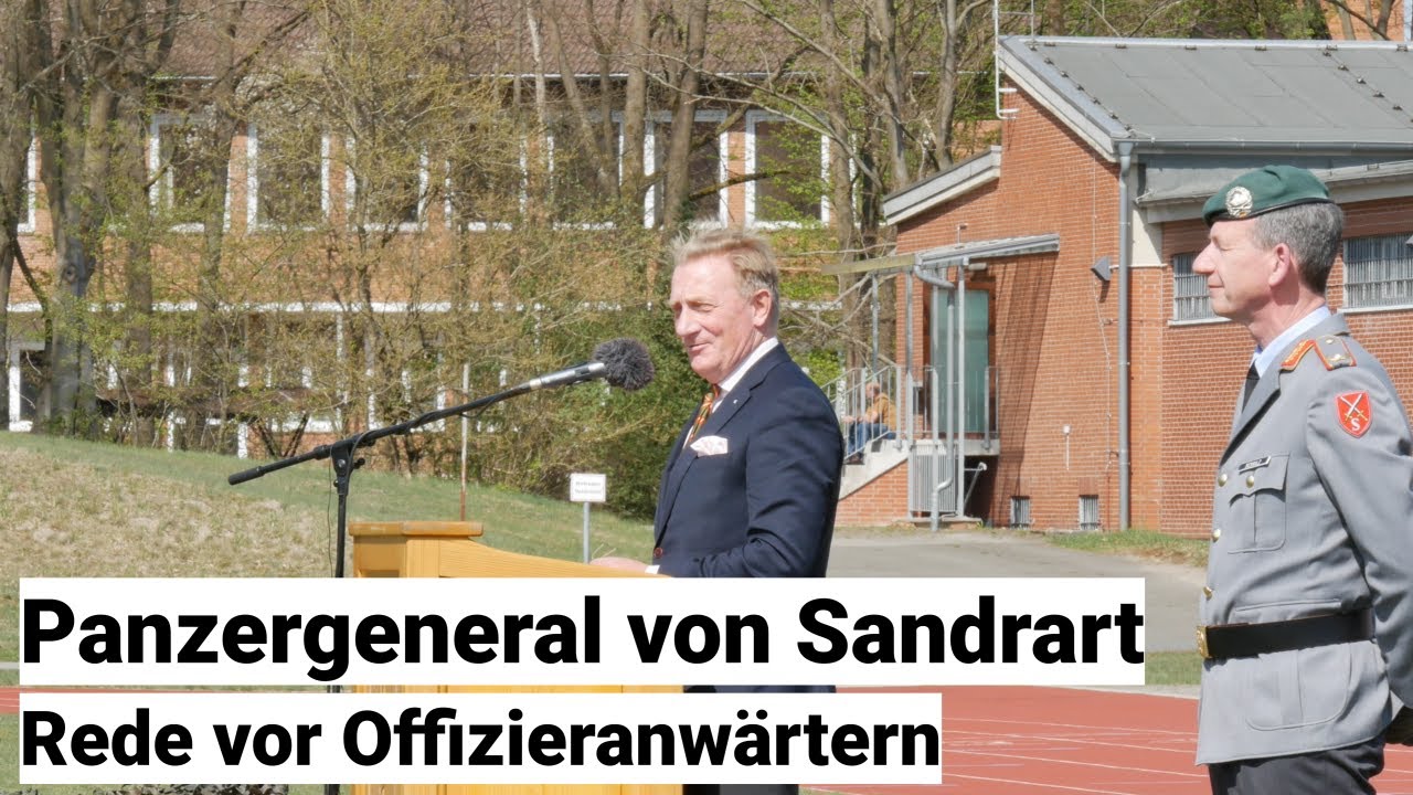 Panzergeneral der Bundeswehr erläutert Offizieranwärtern, was "Wir Dienen Deutschland" bedeutet