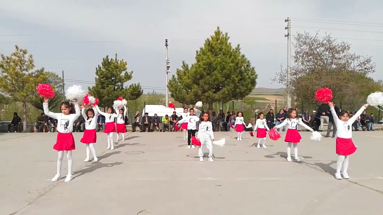 23 Nisan dans gösterisi Mahmat Şehit Murat Koç İlkokulu 2/A sınıfı