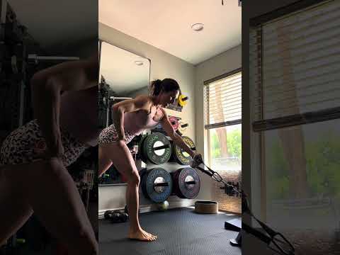 Single leg RDL with cable machine