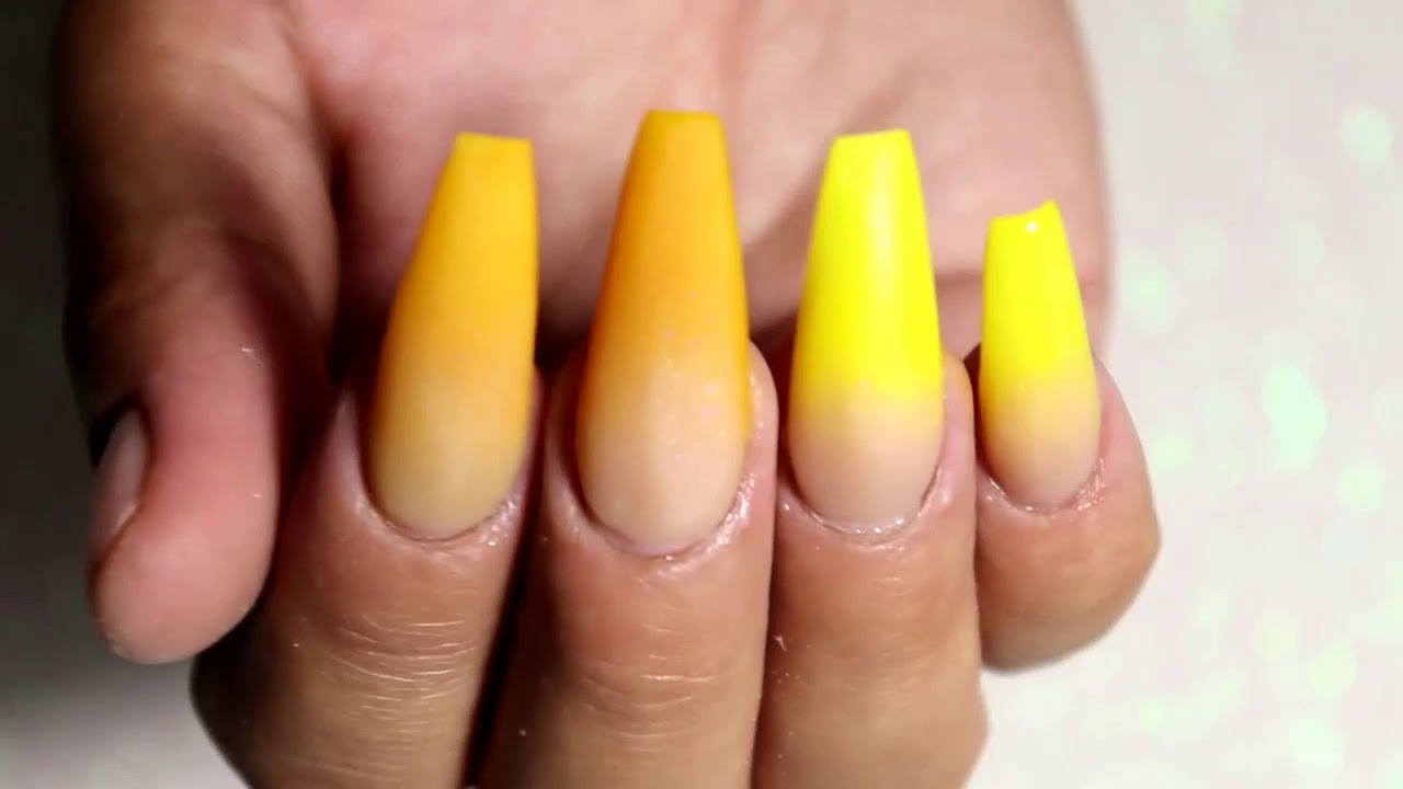 uñas acrilicas # OMBRE en tonos # amarillos + crisrales uñas blancas