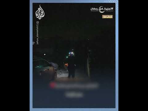 المسحراتي يجوب شوارع قطاع غزة وسط الظلام والركام الناجم عن الحرب