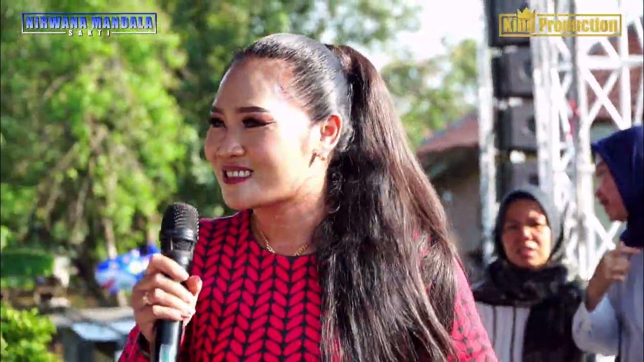 Porno yulduz tatuirovka Xotin yalangoch uyda porno